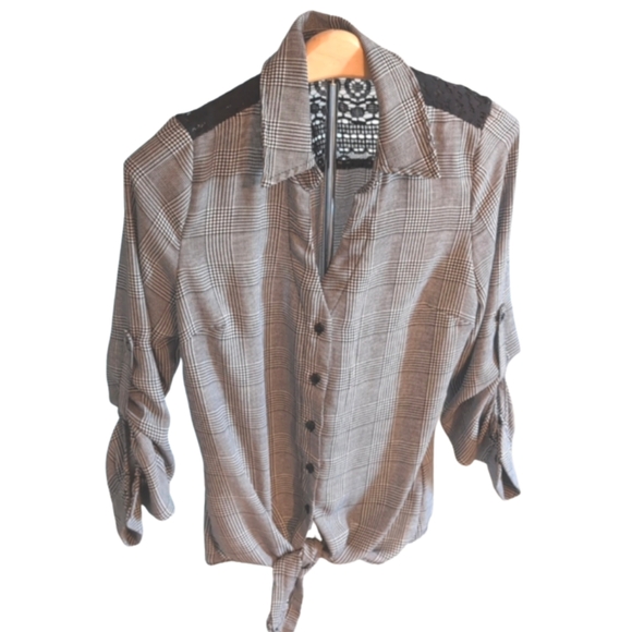 Suzy Shier XS Button-Down Top with Front Tie & Lace Back Excellent Condition - Picture 9 of 9